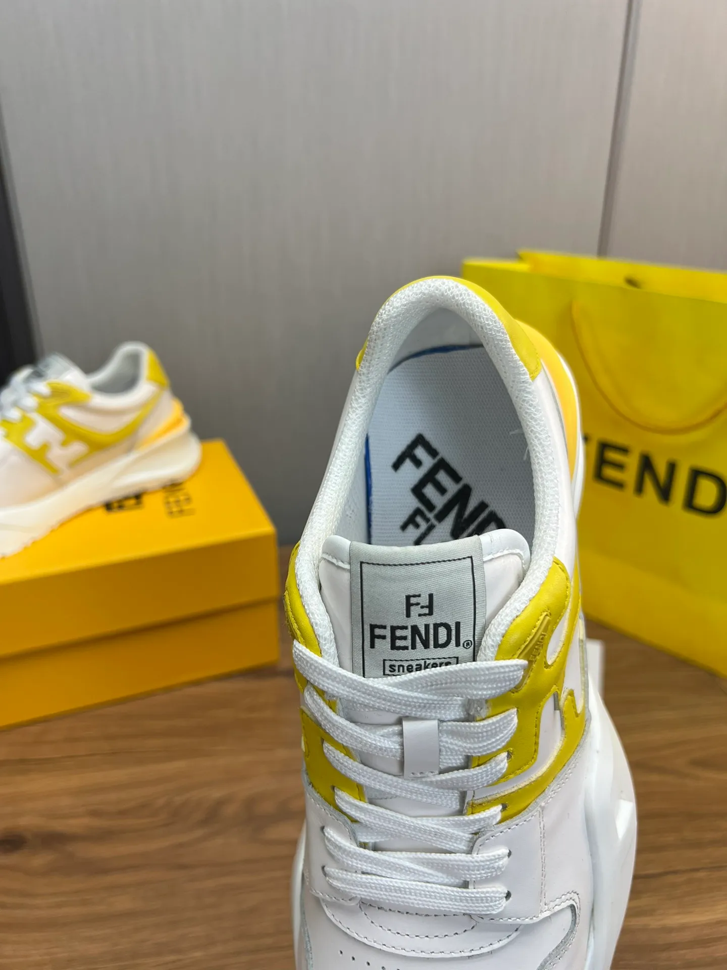 Men's shoes 💰520💰 Fendi [Fendi] hot style is on the market 🔥Fashionable casual men's shoes 🔱 Made of original cowhide + breathable mesh lining + sheepskin feet, perfect shape, top quality, you deserve it 🔜Original outsole, ultra-light, non-slip and wear-resistant 👣 Standard size 38-44 (customized in 45)